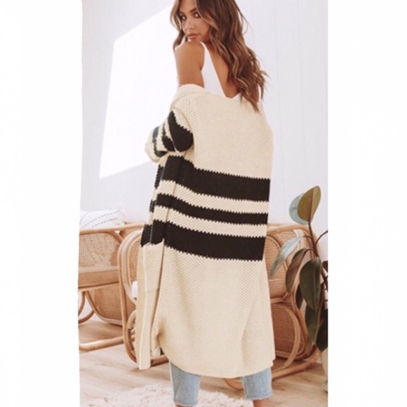 ✨HP✨ Ivory With Black Long Cardigan - Picture 4 of 8